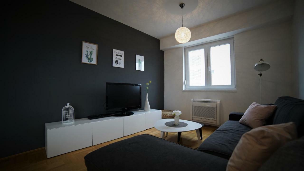 Dolce Vita Apartment Zara Esterno foto