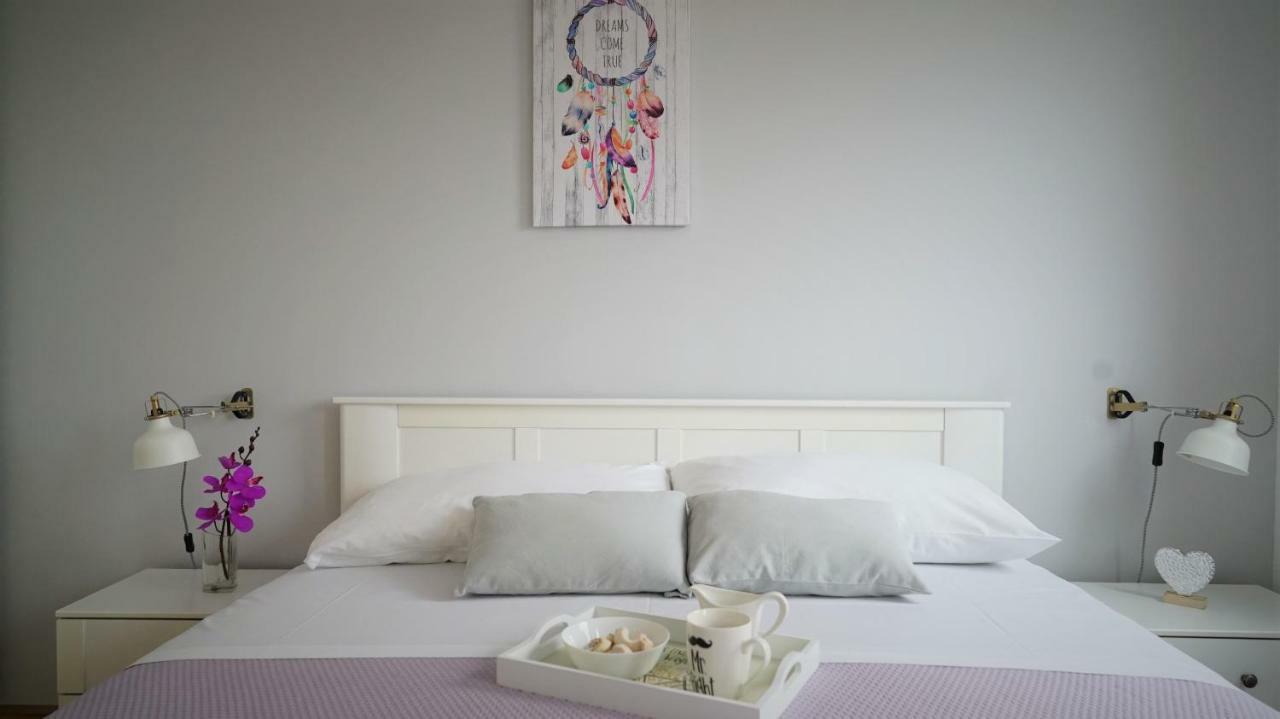Dolce Vita Apartment Zara Esterno foto